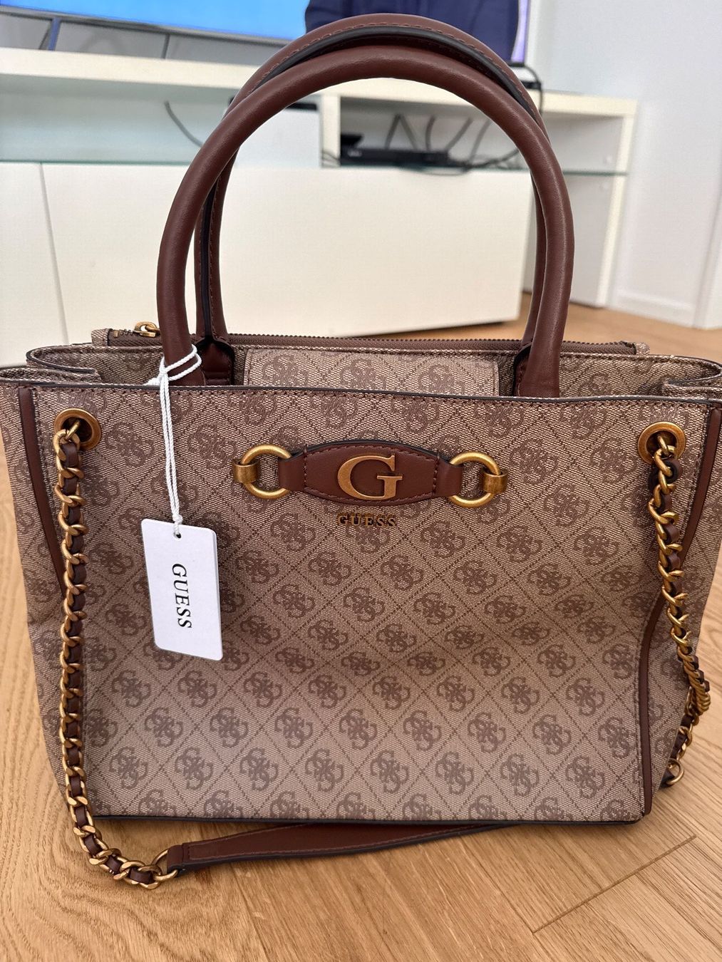 Guess Taschen für Damen: NEU! Guess Handtasche mit Staubbeutel – Neu und originalverpackt aus Schönenwerd von d.chiara 1