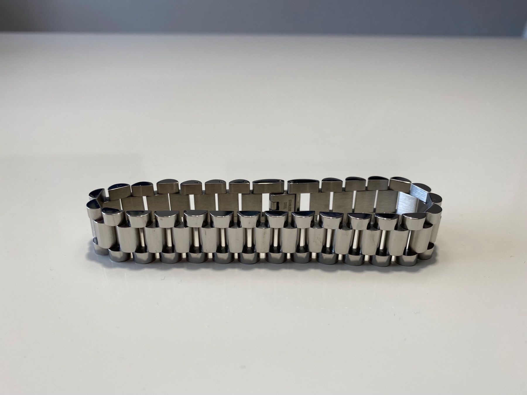 Bracciali & Braccialetti: Bracelet Présidentiel DayDate Acier – Nuovo (secondo la descrizione) da Bottens venduto da 2Lens