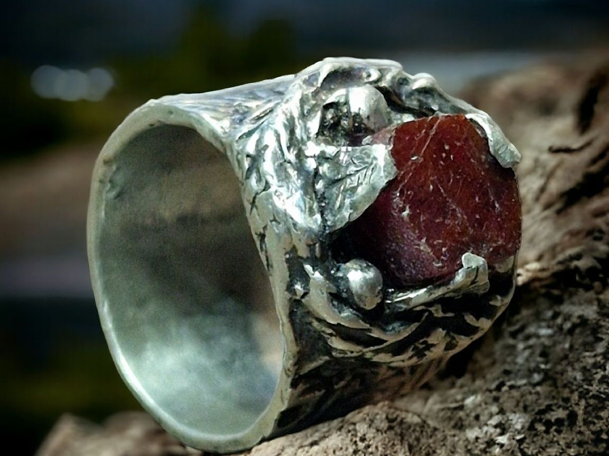 Anelli: Fantasy-Ring Silber & roher Rubin, Grösse 55 – Nuovo e nell'imballaggio originale da Aarau venduto da Schmuckhoehle_MD 4