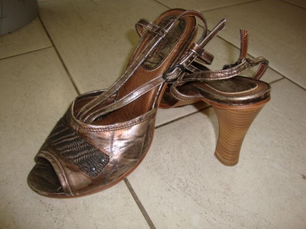 Scarpe da donna: U ROADS SOMMER PUMPS LEDER GR.40 – Usato da Rotkreuz venduto da Samballi 2
