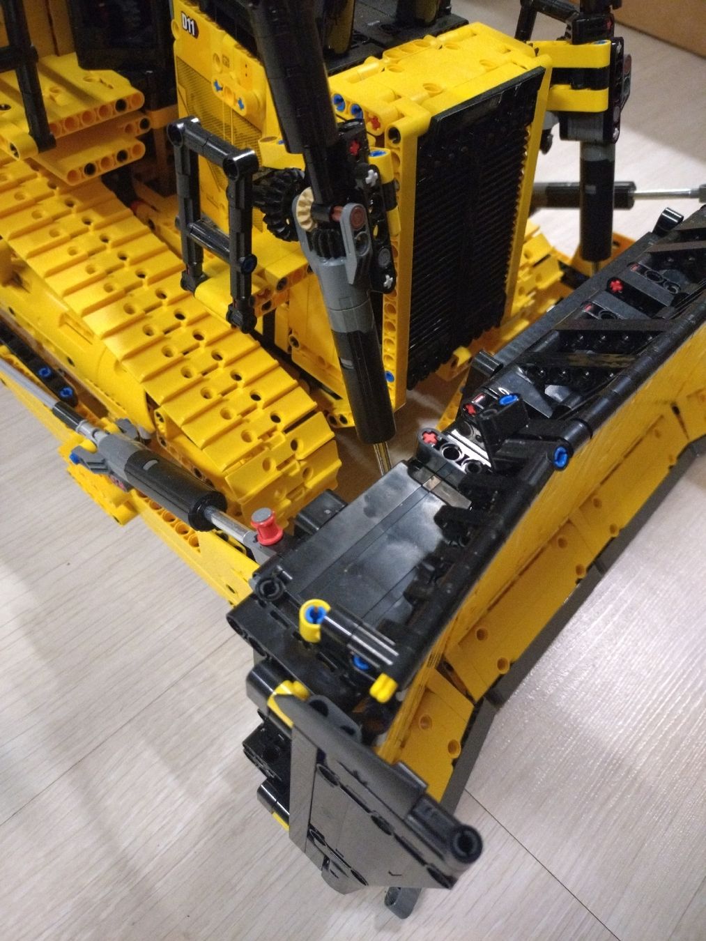 Lego Kit di costruzioni: Lego Technic Bulldozer CAT D11 42131 – Usato da Farvagny-le-Grand venduto da LaCaverne 1