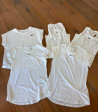 Nike T-Shirts und Tops Weiss Damen Grösse S/M, Set