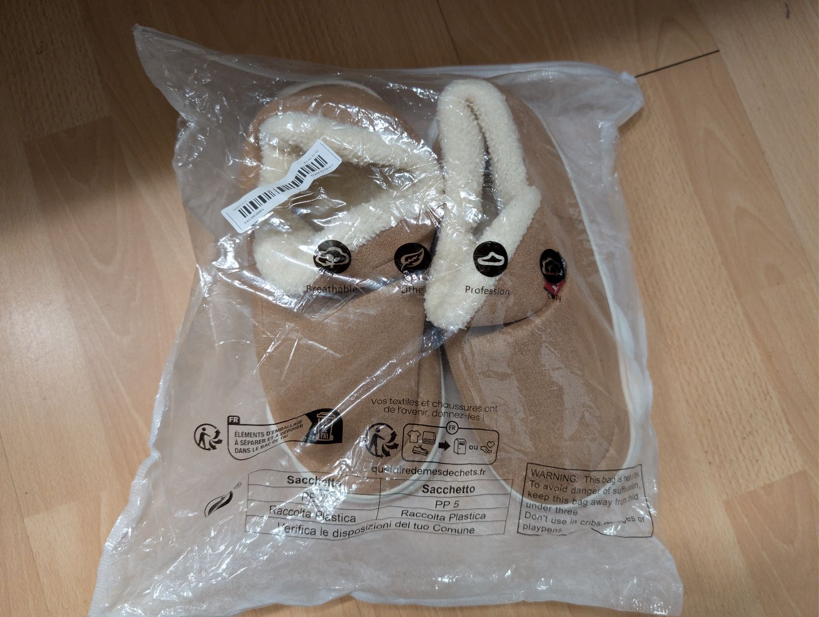 Herrenschuhe: Hausschuhe 42-43 – Neu und originalverpackt aus Bern von berneroberlaenderin