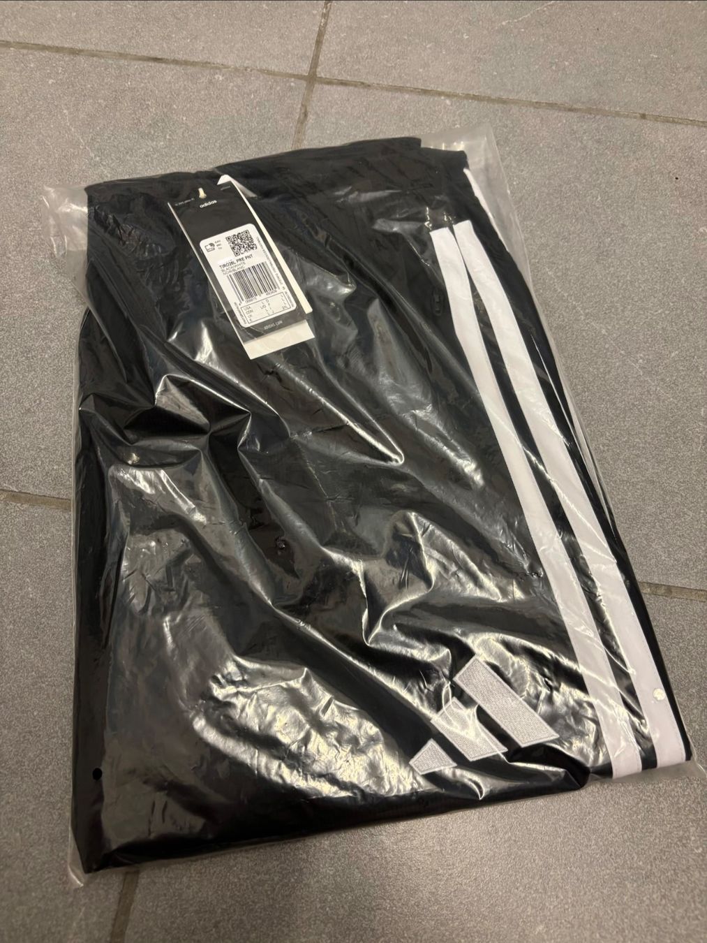 Adidas Pantalons: Adidas Trainingshose – Neuf avec emballage d'origine à Zürich par mc_mike77 4