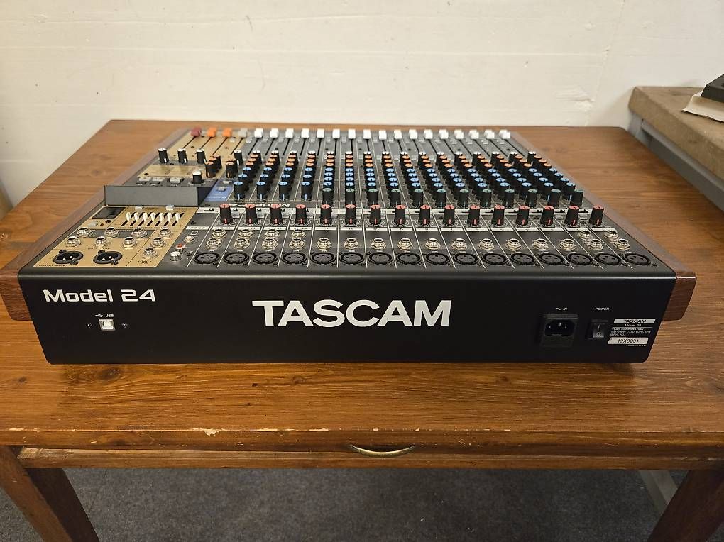 Platines de mixage: Tascam Model 24 – D'occasion à Lamboing par Astaroth6 3