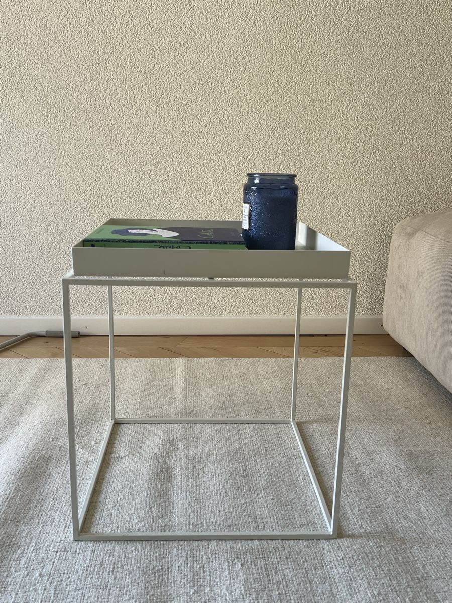 Hay Tische: Hay Tray Tisch – Gebraucht aus Zürich von Valentina_Patricia