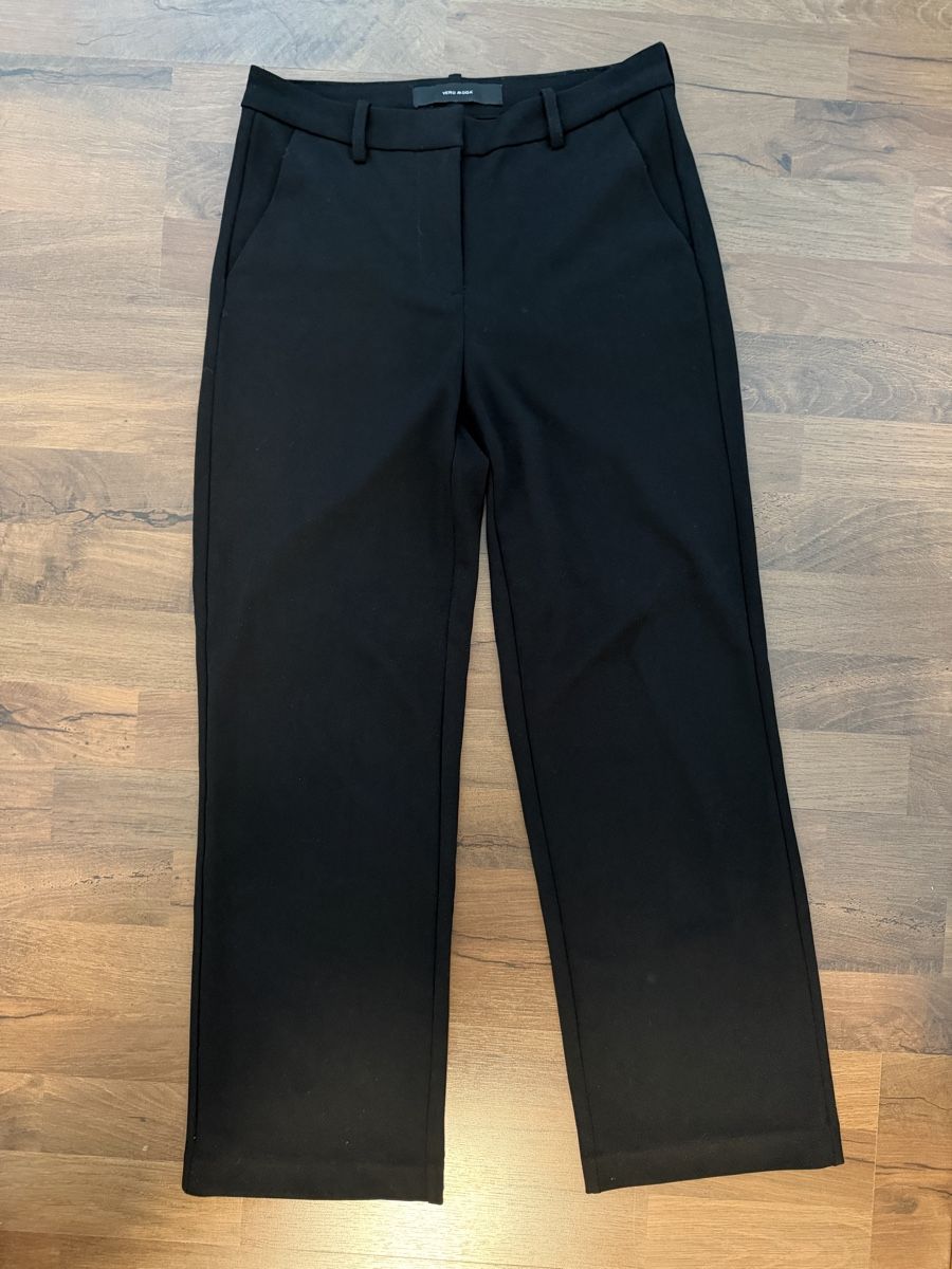 Vero Moda Hosen: Schwarze Stoffhose von Vero Moda, Grösse S – Neu (gemäss Beschreibung) aus Triesen von kon_kkm8
