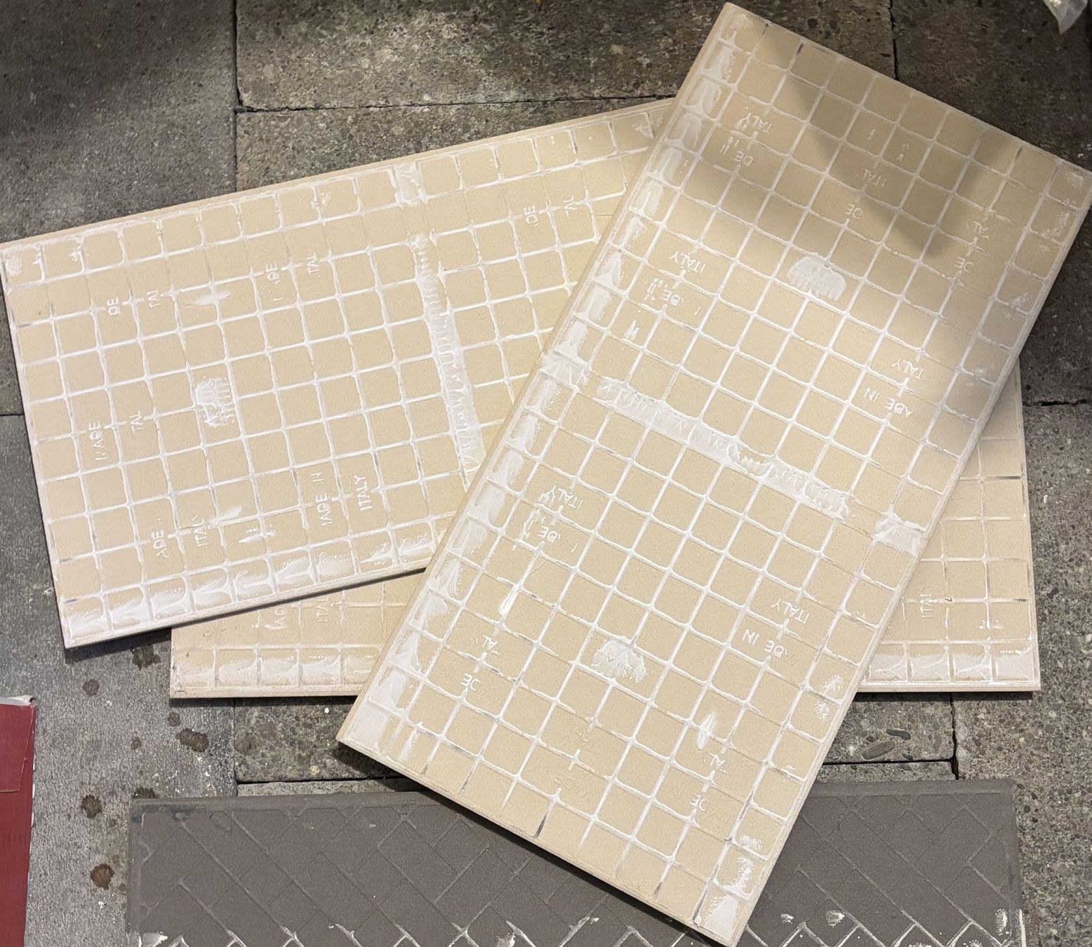 Rivestimenti per pavimenti: Diverse Keramikfliesen – Usato da Buchs AG venduto da SellAndBuyX 6
