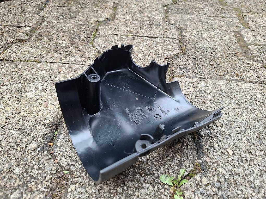 VW Tutti pezzi di ricambio auto: Lenksäulenverkleidung - Golf 2 / Jetta 2 – Usato da Wattwil venduto da Domiii04 2