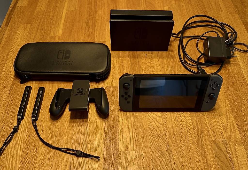 Console: Nintendo Switch Konsolen-Set grau – Usato da Nidau venduto da M_Reinhard
