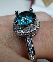 Bague avec zircons