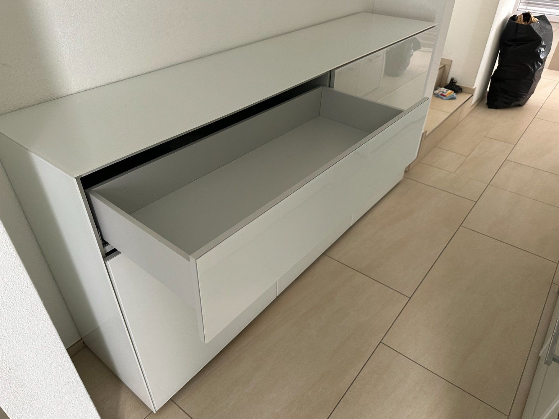 Pfister Commodes: Kommode / Hochglanz weiss – D'occasion à Stäfa par sim_b2kx 2