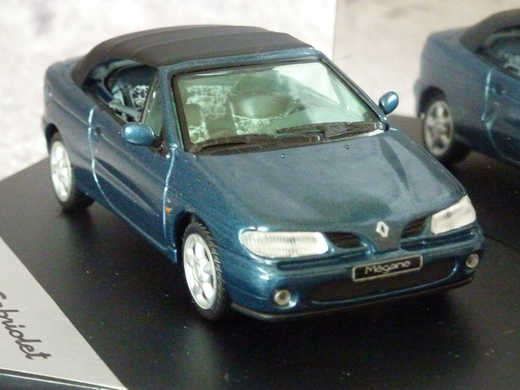 Renault Modellini d'auto: Renault Megane Cabriolet  1:43 – Nuovo e nell'imballaggio originale da Dürrenäsch venduto da modellautos4you 2