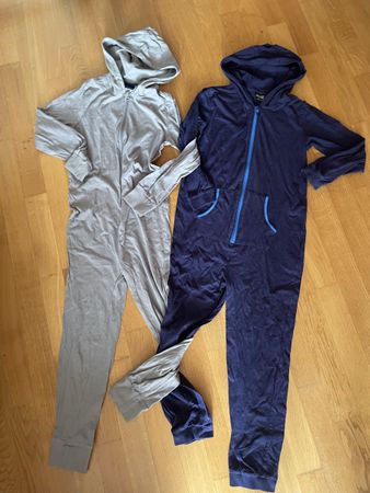 2x Overall Einteiler Grösse 134/140