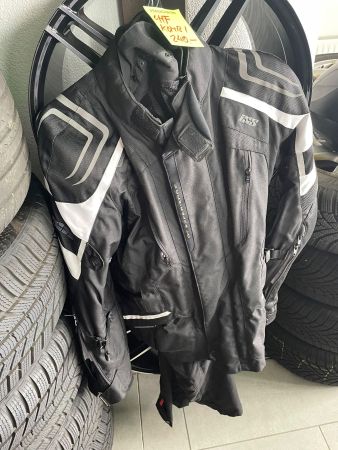 Motorrad Kombi IXS Jacke/Hosen, Helm IOTA, Lederjacke