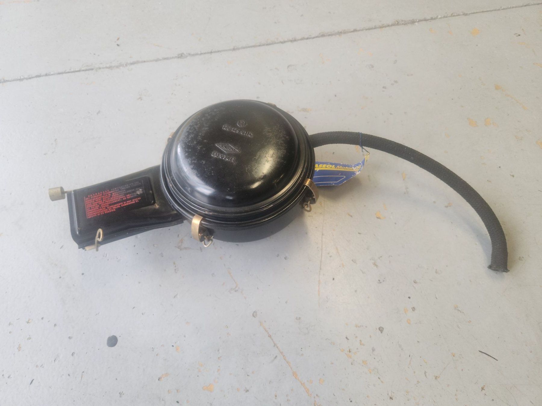 VW Toutes les pièces auto: Filtre à  air VW 126 – D'occasion à Céligny par Taototo73 1