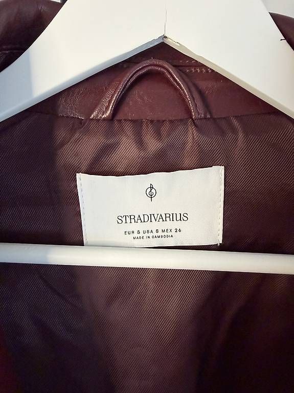 Vestes: Bordeauxfarbene Kunstlederjacke – Neuf avec emballage d'origine à Rorschach par Tara234 3