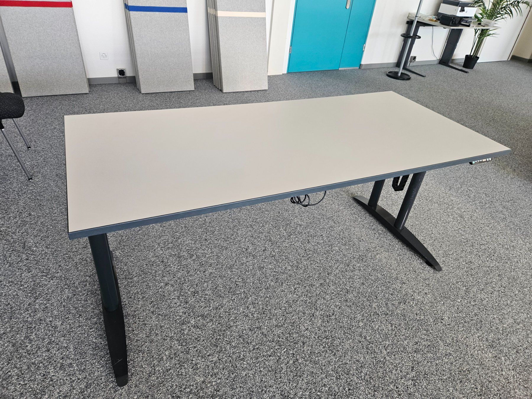 Bureaux: Schreibtisch – D'occasion à Rüti b. Büren par giruno 2