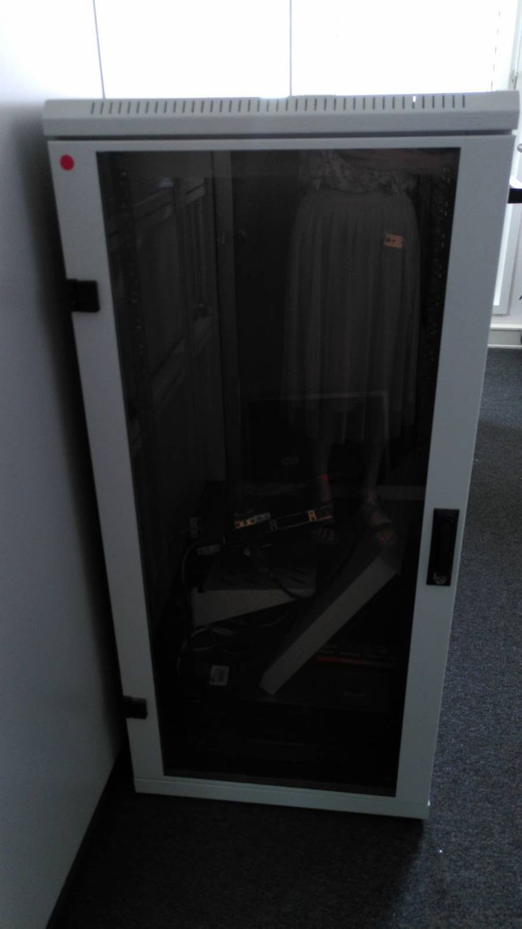 Racks & Ständer: Netzwerkschrank der Marke Triton – Gebraucht aus Zürich von sar_7qmm 1