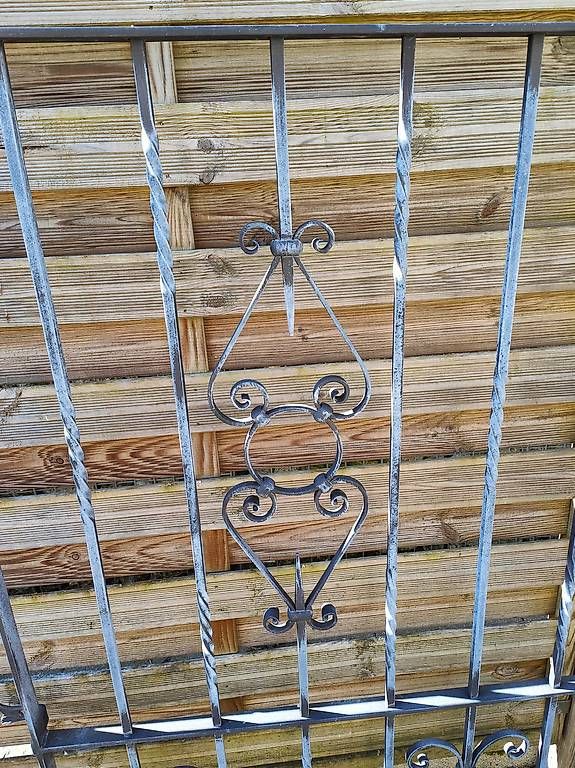 Gitter & Roste: Dekorative Metall-Gitter 123x183 – Gebraucht aus Recherswil von beawuethrich 1