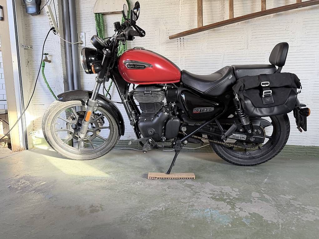 Royal Enfield Chopper: Royal Enfield Meteor 350 – Gebraucht aus Thayngen von Karbonara