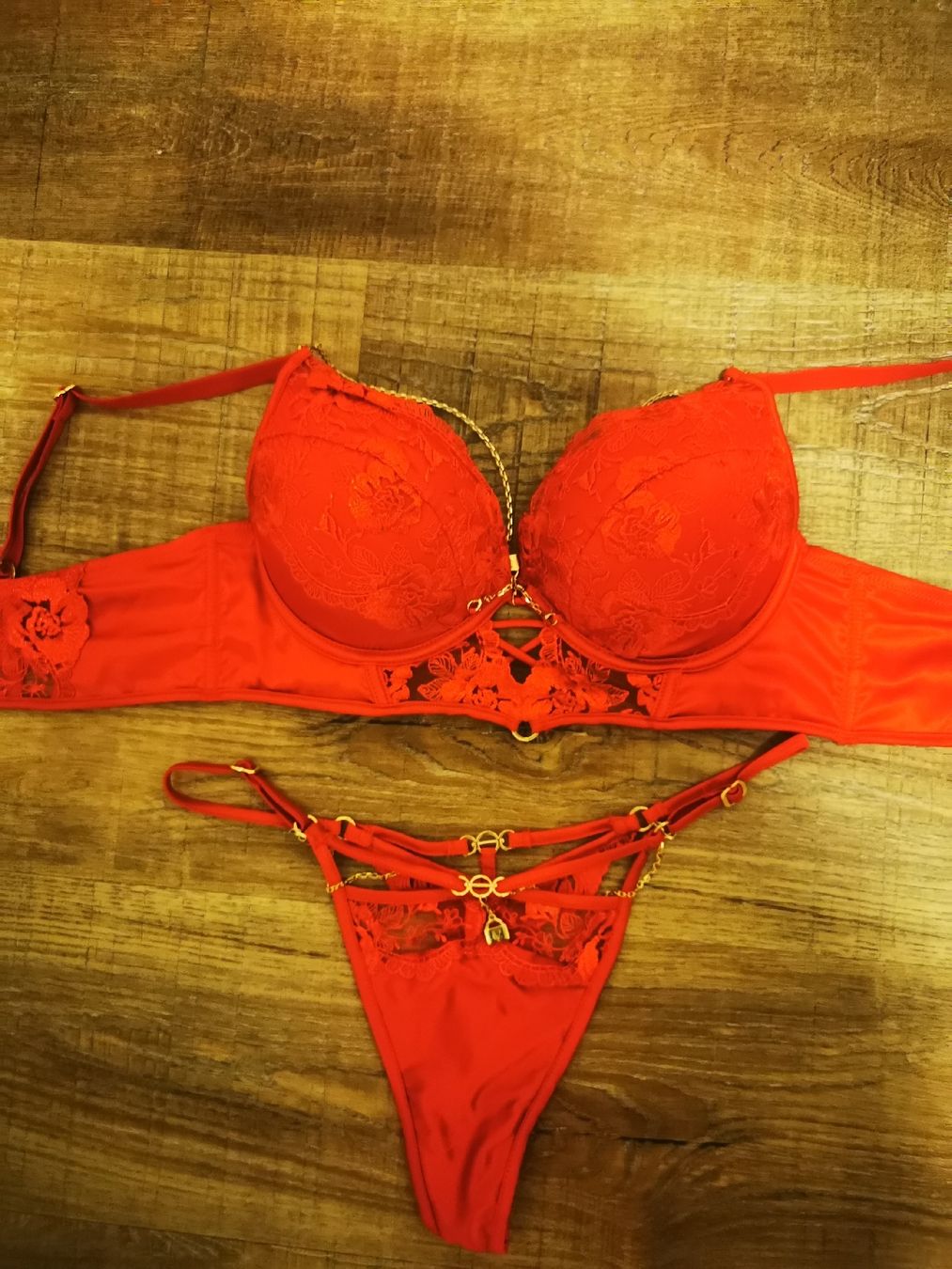 Sonstige Unterwäsche: Rotes Damen Dessous Set mit Spitze – Neu (gemäss Beschreibung) aus Balsthal von Leila_Luna 1