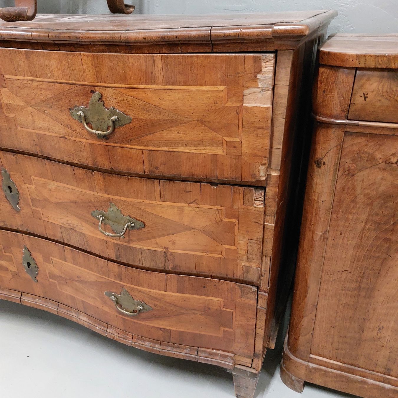 Cassettiere: Wellenkommode Barock ca 1800 – Usato da Freienbach venduto da Stuagert 2