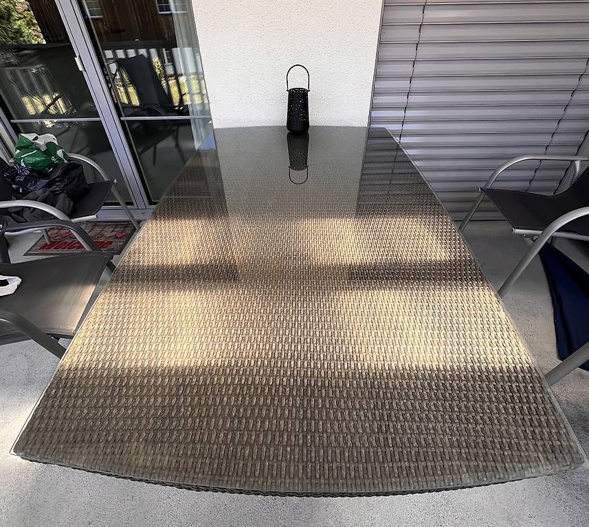 Tavoli: Balkon / Gartentisch aus Rattan mit Glasplatte – Usato da Pfungen venduto da Pumii1