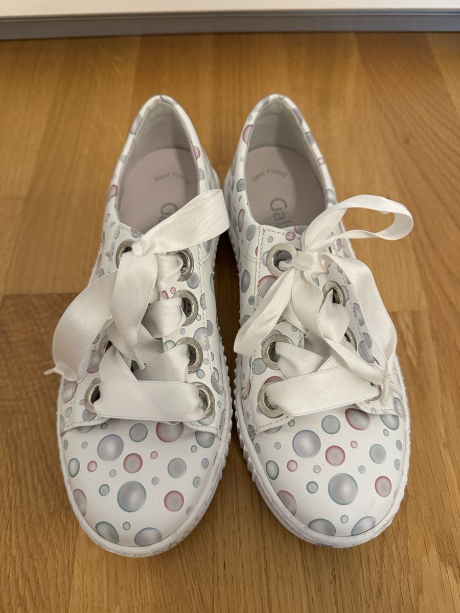 Gabor Chaussures femmes: Gabor Sneaker weiss Punkte Leder Gr. 3 1/2 – D'occasion à Beringen par ste_bh8w