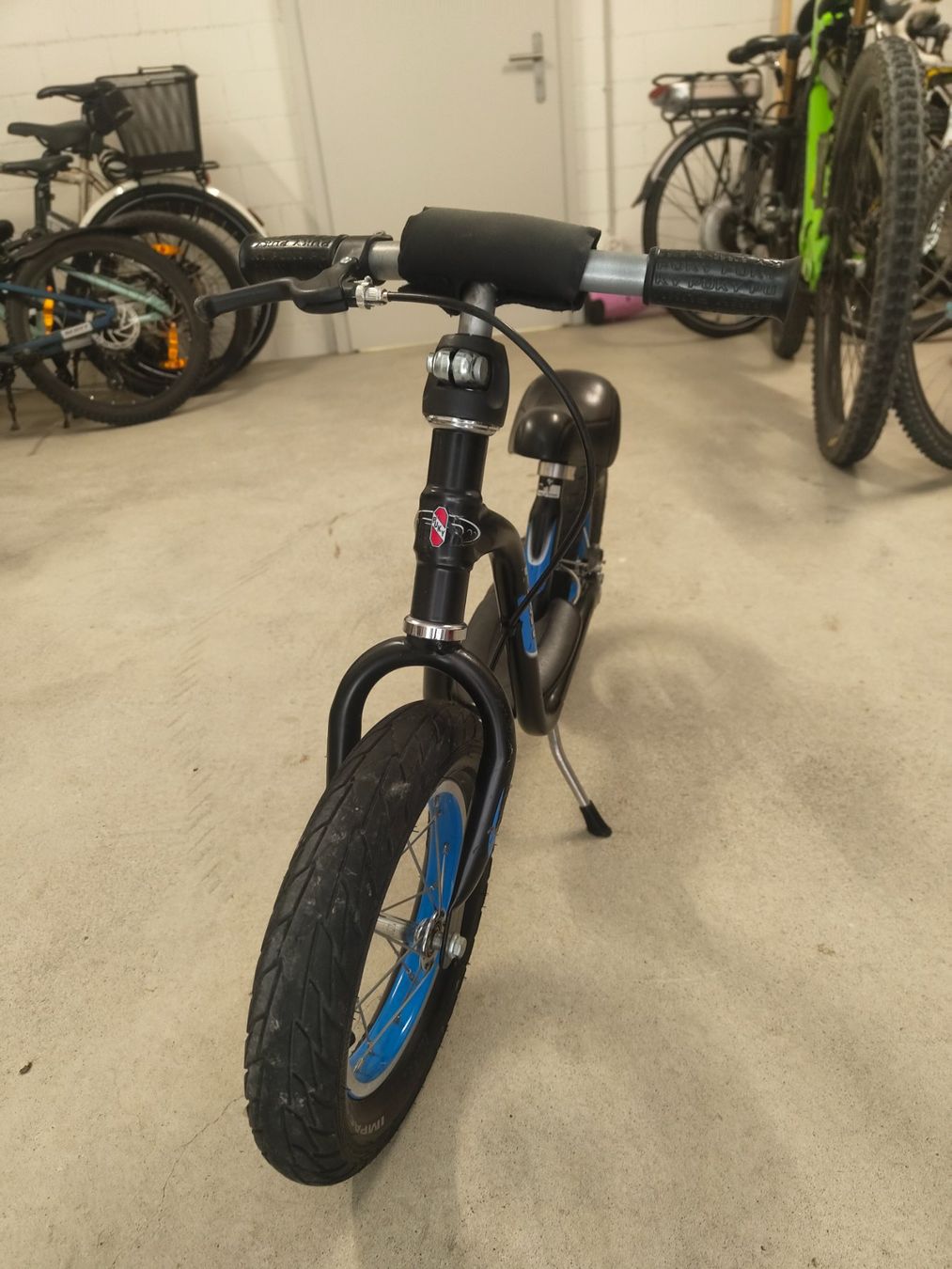 Puky Véhicules pour enfants: Laufrad und Auto mit Haltegriff – D'occasion à Hittnau par repach 2