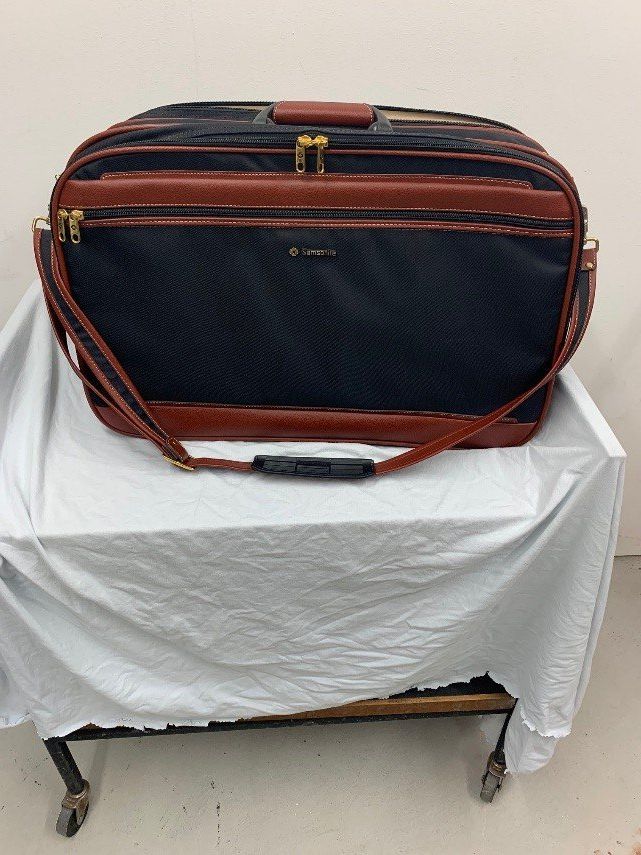 Samsonite Valigie: Samsonite Koffer ohne Rollen – Usato da Steffisburg venduto da zwilling50 1