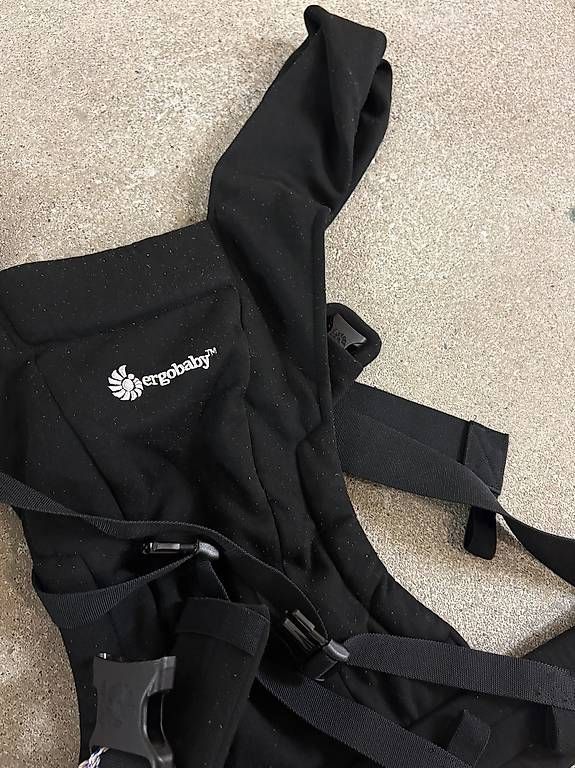 Porte-bébés ventraux & dorsaux: Ergobaby Embrace Trage, Black – D'occasion à Luzern par StefAl 3