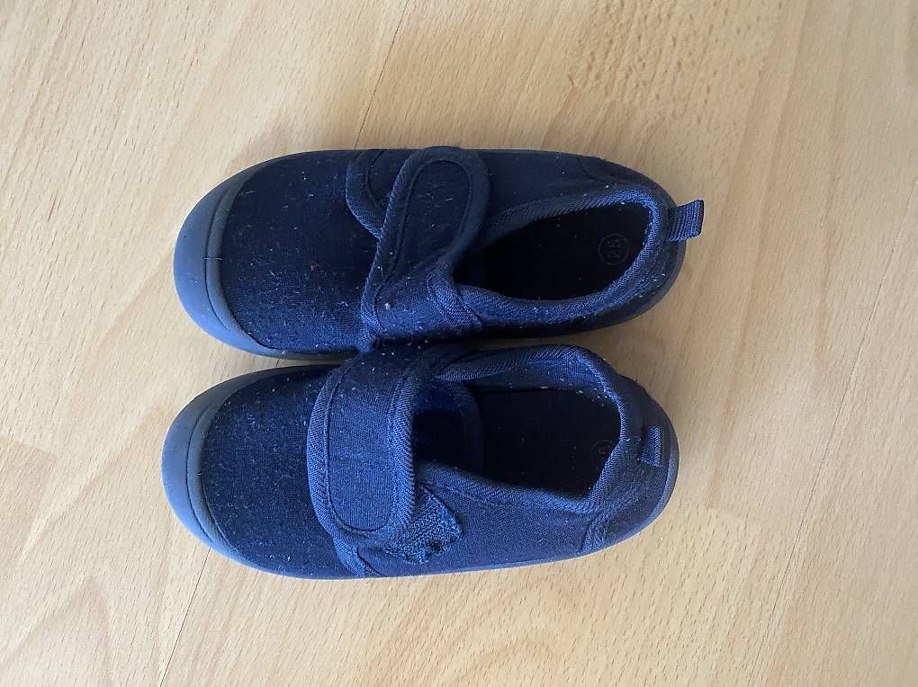 Scarpe per ragazzi: Kinder Schuhe grosse 22 – Usato da Zürich venduto da ER-
