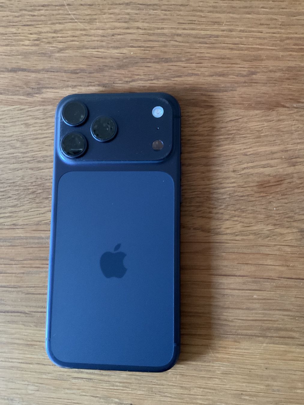 Apple Telefoni cellulari / Smartphones: iPhone 17 Pro Max 256GB Dunkelblau – Nuovo (secondo la descrizione) da Oberembrach venduto da BulldoggBen9 1