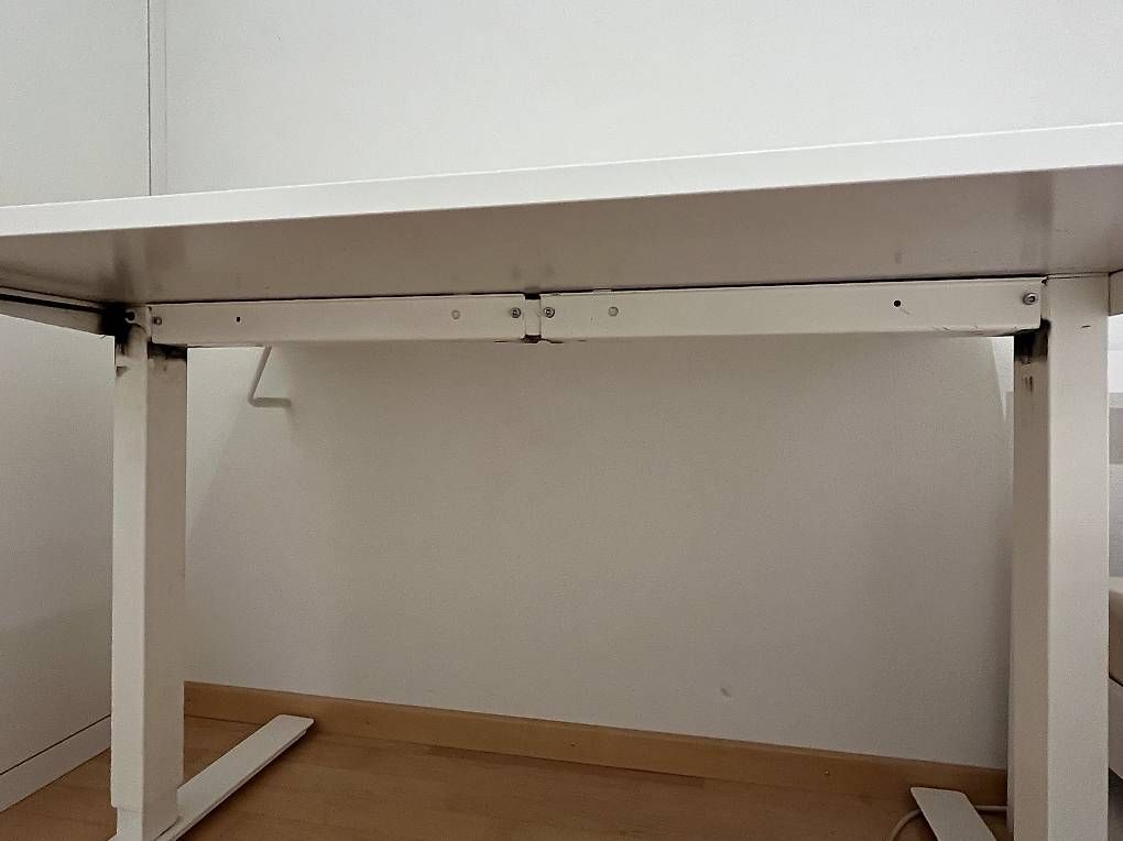 Bureaux: Schreibtisch – D'occasion à Chur par lua_7j7m 1