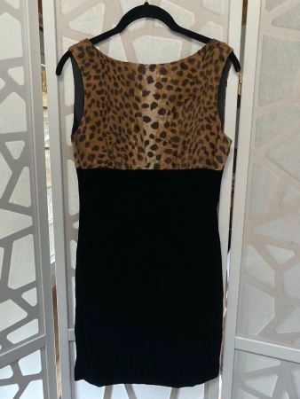 Jolie mini robe en velours. XS