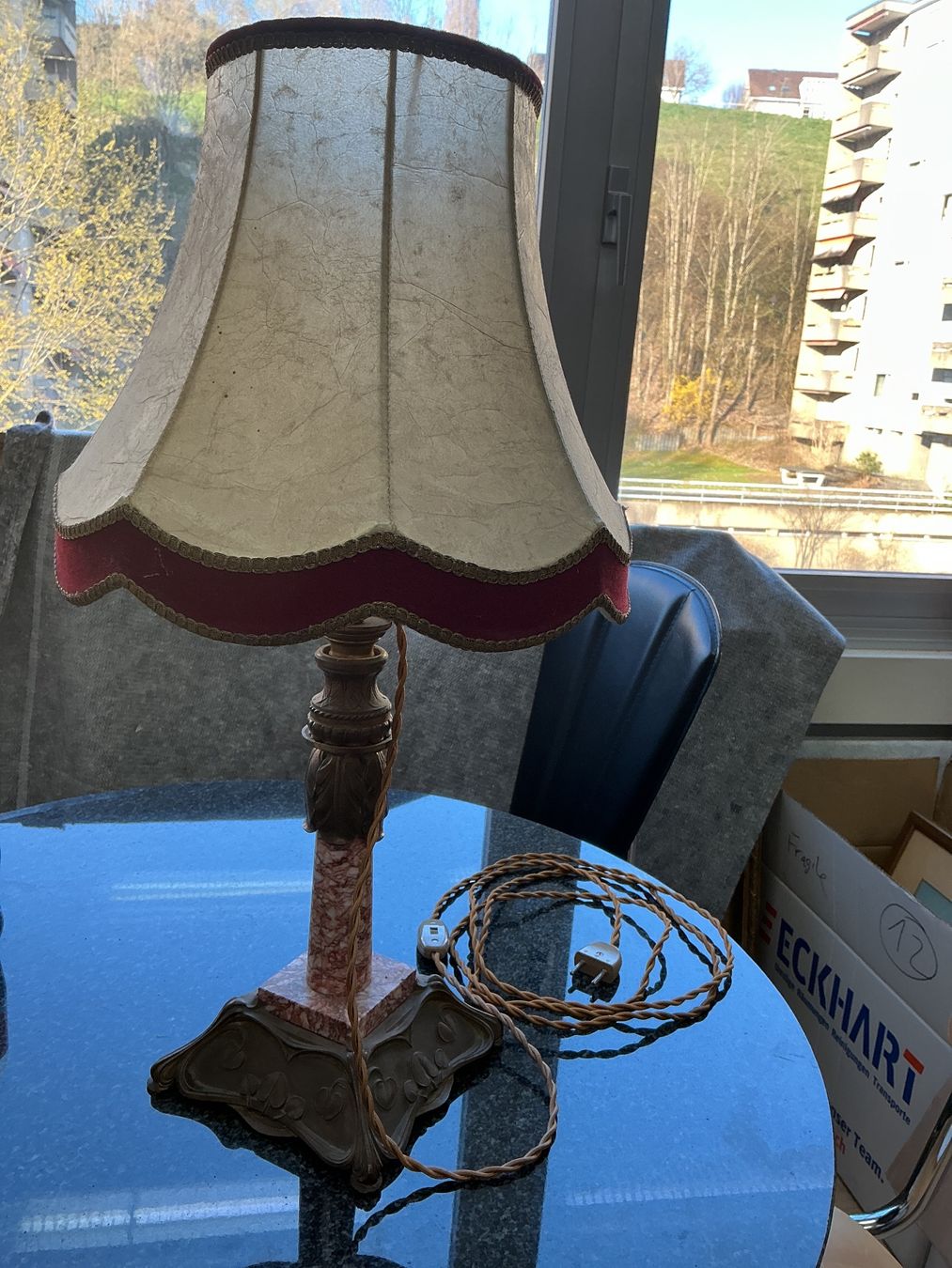 Lampade: Klassische Tischlampe mit Marmor und Messing – Usato da Bern venduto da vielerart