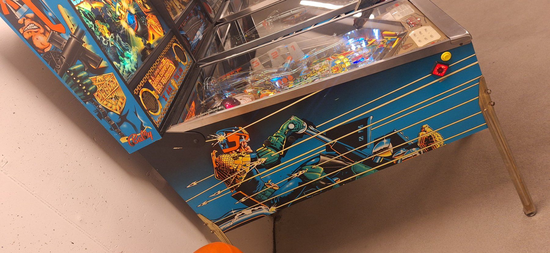 Williams Flipper: Flipper Flipperkasten Judge Dredd – Usato da Naters venduto da Flikas 5