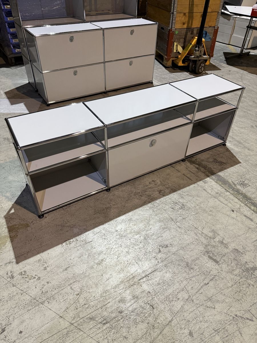USM Meubles TV: USM Haller Tv Sideboard Lichtgrau Q2 – D'occasion à Balsthal par Designhaus.Schmitt 1
