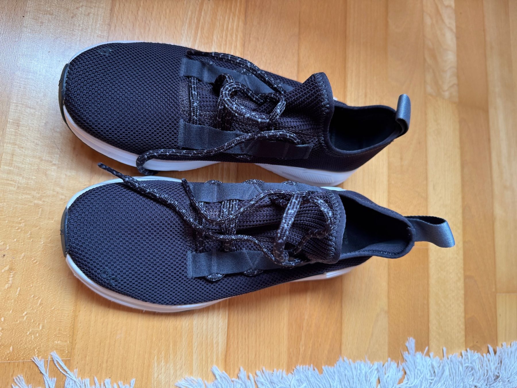 On Chaussures femmes: ON Cloudeasy Snaeker NEU – Neuf (Voir description) à Märwil par Asterix2009