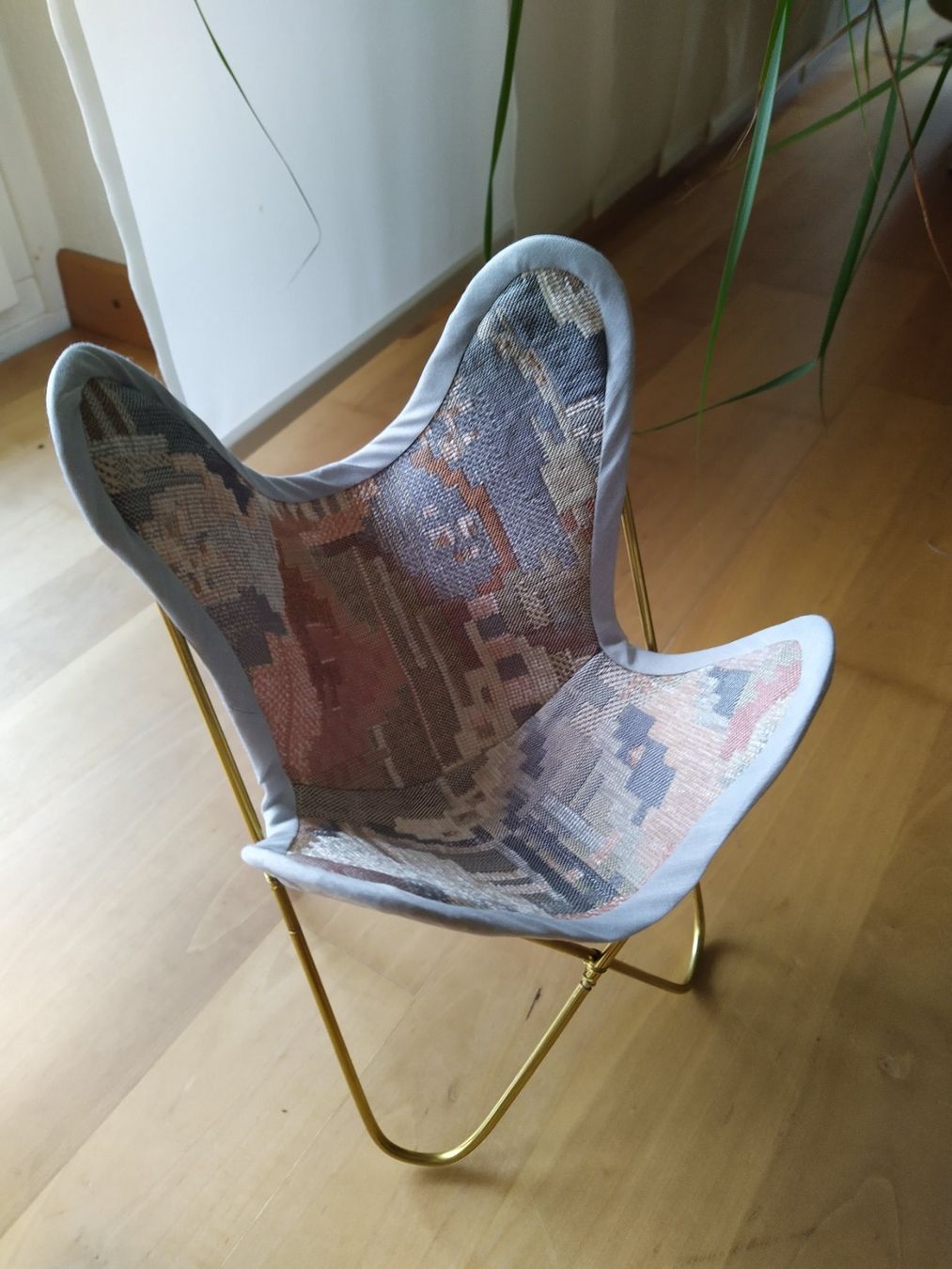 Giocattoli: Butterfly Chair Massstab 1:4 – Nuovo (secondo la descrizione) da Niederglatt ZH venduto da Aswi53