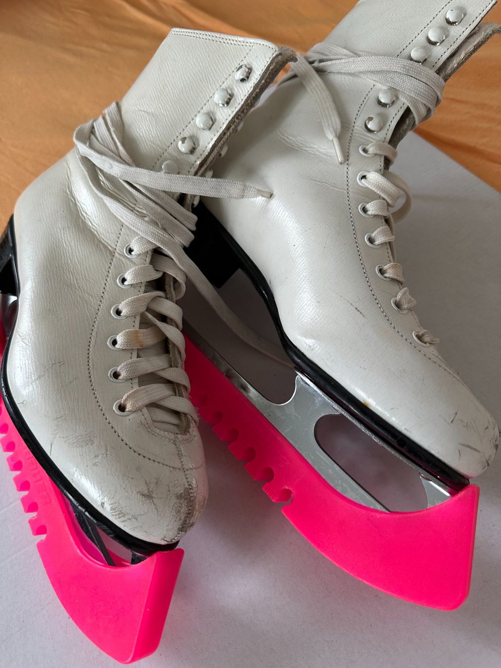 Schlittschuhe: Damen-Schlittschuhe – Gebraucht aus Winterthur von Eternal8Monarch 1