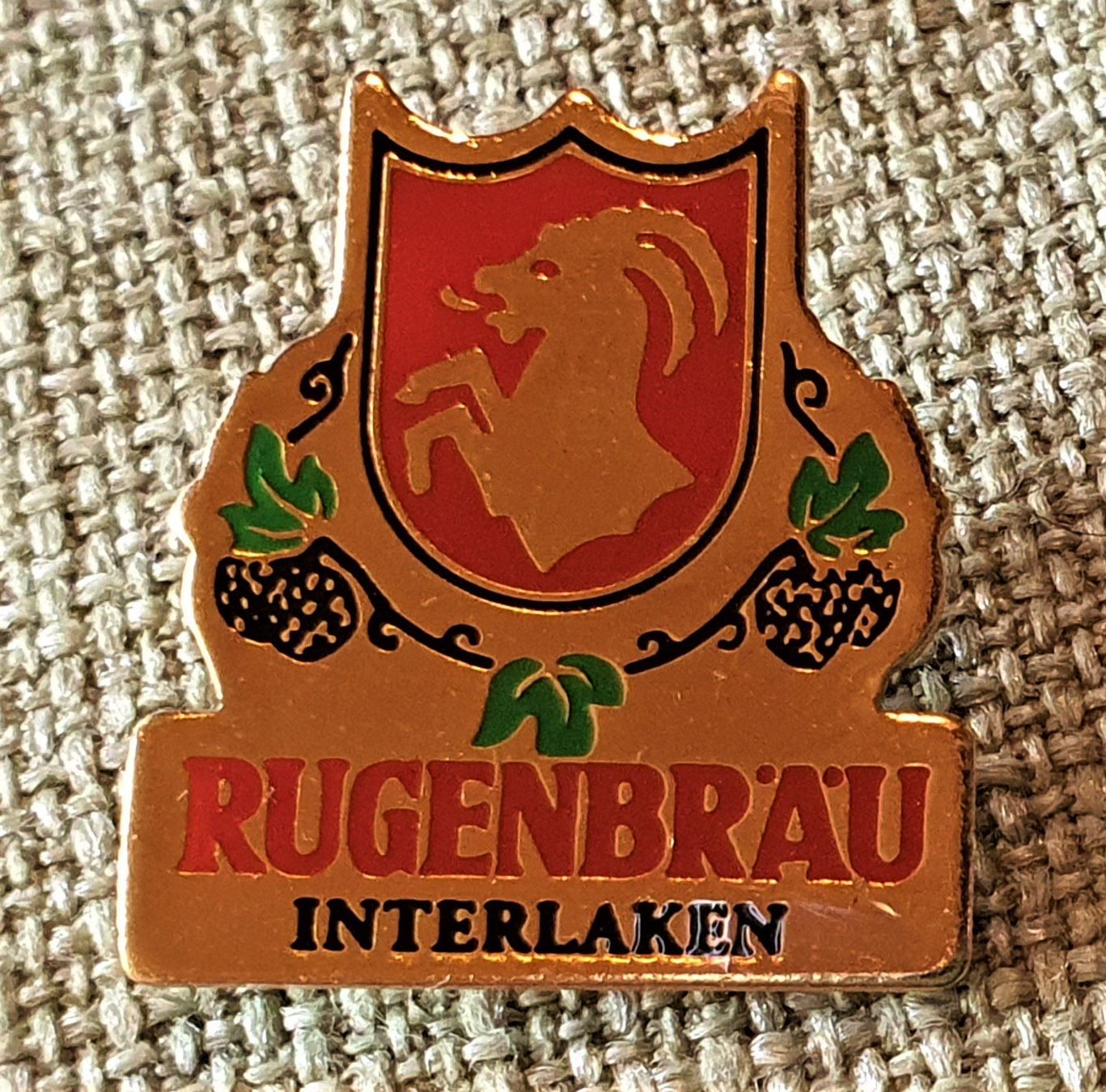 Placchette & Badge: J925 - Pin Bier Rugenbräu Interlaken – Usato da Reinach BL venduto da Boston-Verkauf