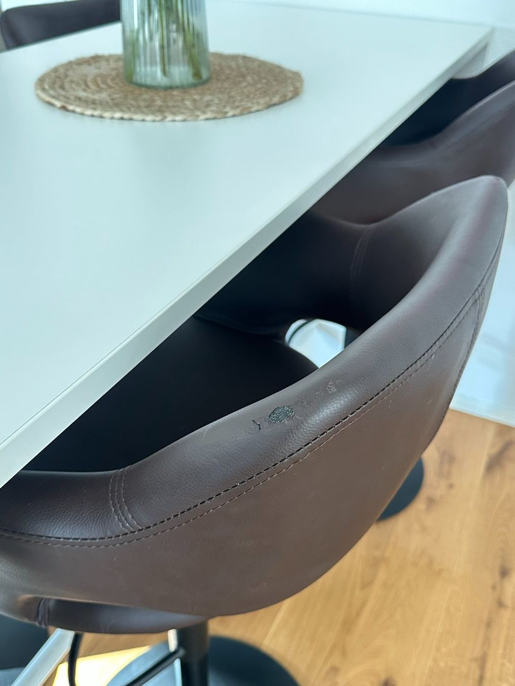 Tischset: Hochtisch weiss + 4 Barhocker – Gebraucht aus Bassersdorf von opa_jmy6 4