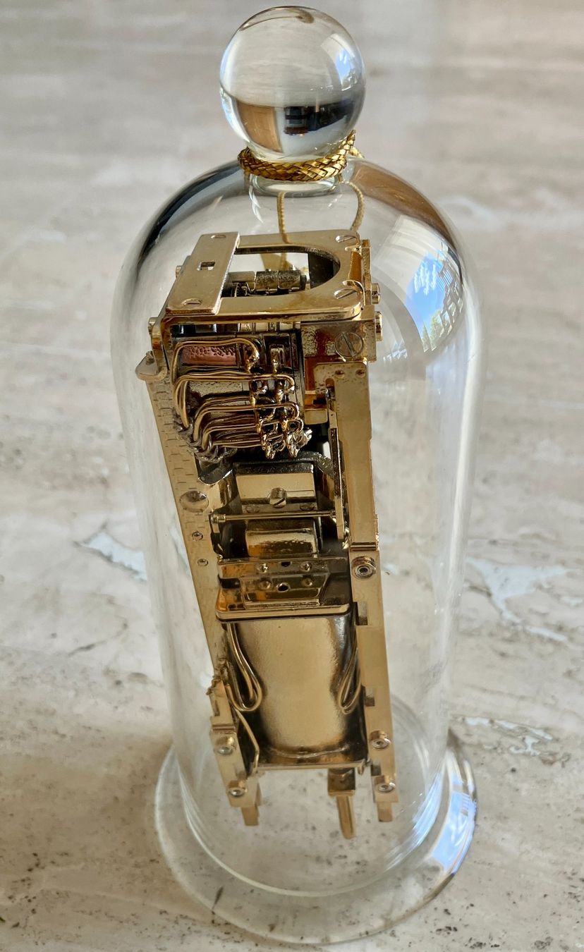 Tutte le decorazioni: Objet commémoratif Ascom/Hasler HS31 sous cloche, Steampunk – Nuovo (secondo la descrizione) da Chêne-Bougeries venduto da Vintage-Era 2