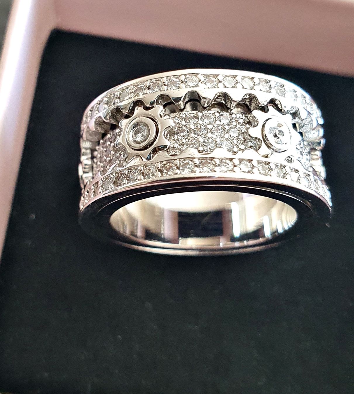 Anelli: Glitzernder Ring mit Zahnrad-Design  – Nuovo (secondo la descrizione) da Zürich venduto da robbie04