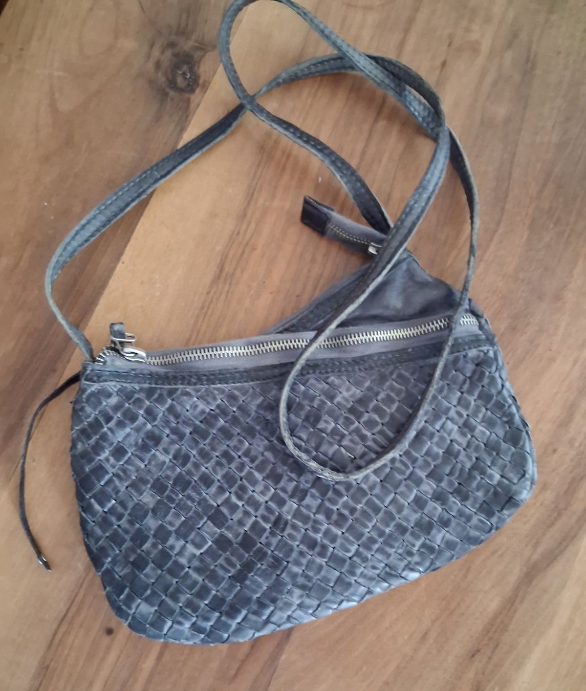 Taschen für Damen: Vive la difference Leder Tasche – Gebraucht aus Wetzikon ZH von med_2y76 1