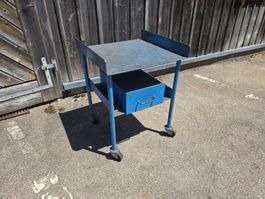 Werkstatt bzw. Transportwagen mit 2 Etagen 60x60 H: 81cm 1.-