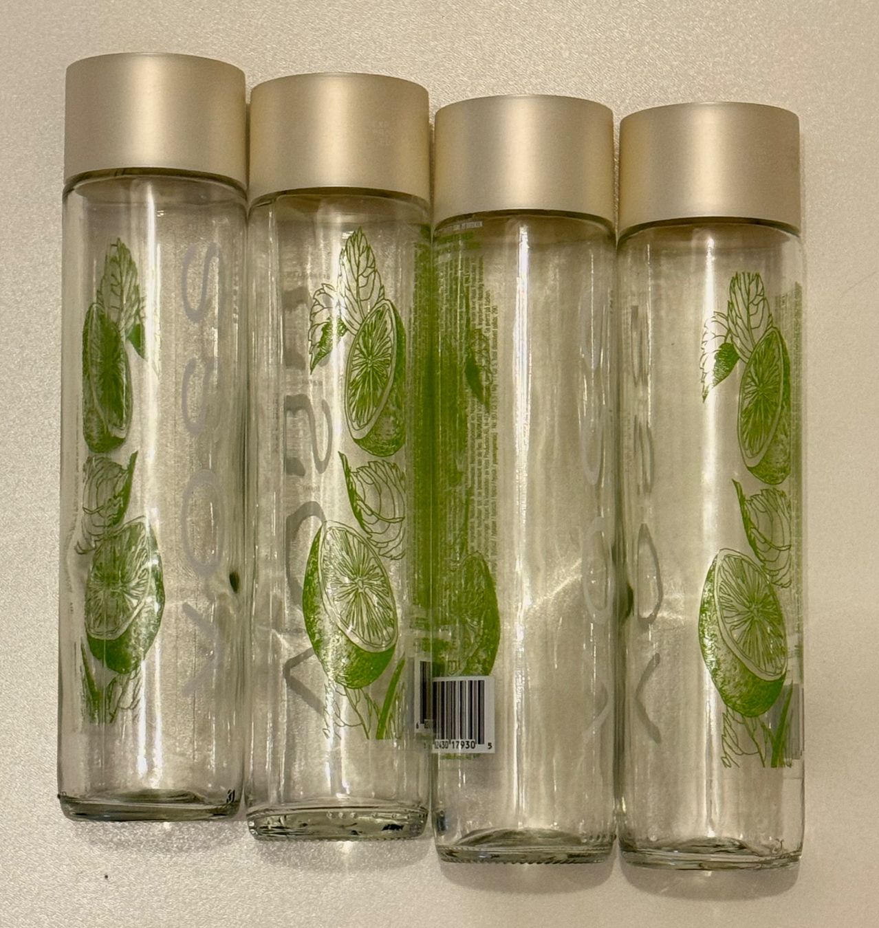 Altro in Stoviglie & Bicchieri: 4x VOSS bouteilles d’eau vides 375 ml – Usato da Genève venduto da Murmurs