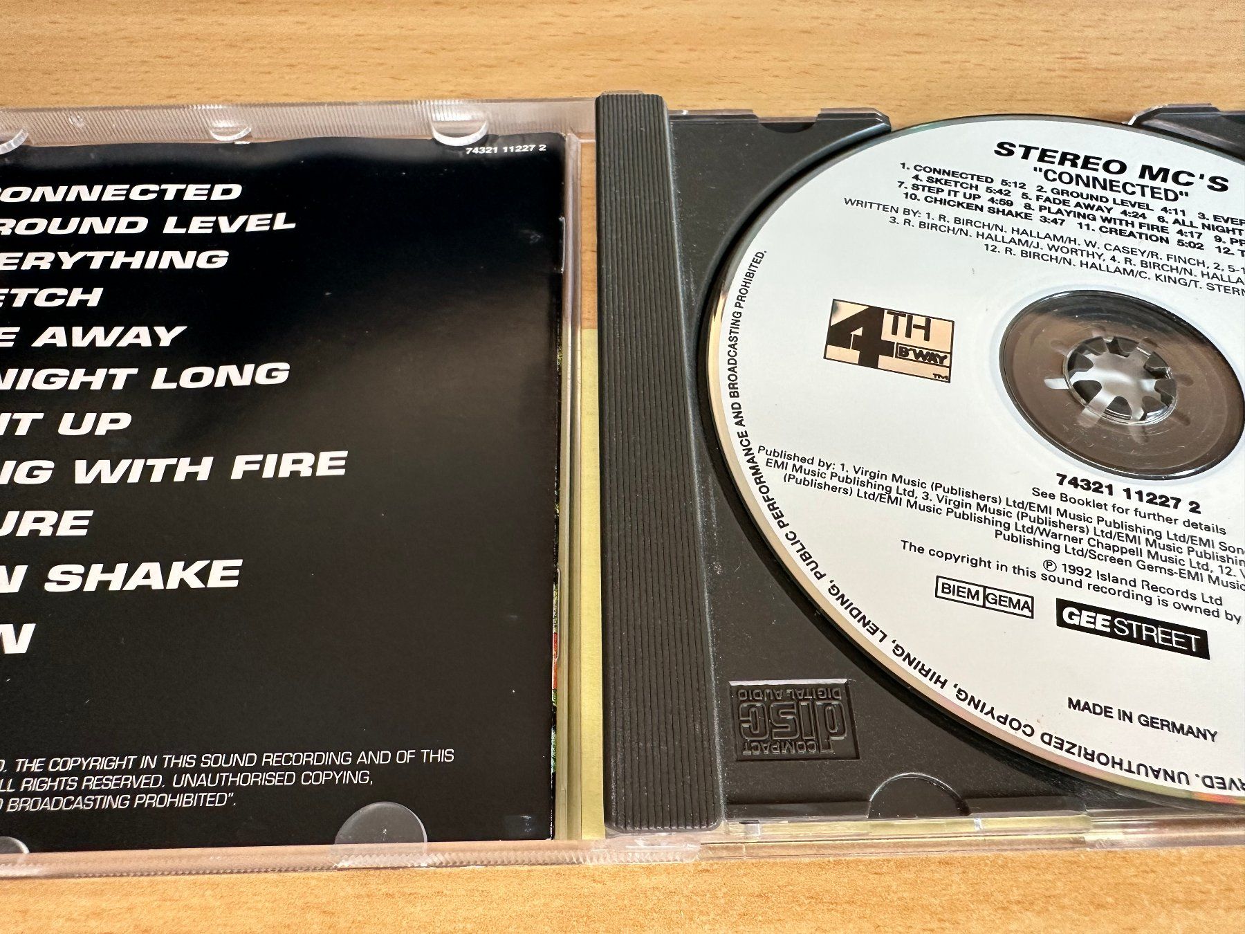 CD: Stereo MC's – Connected – Usato da Rikon im Tösstal venduto da Alpenmutz 2
